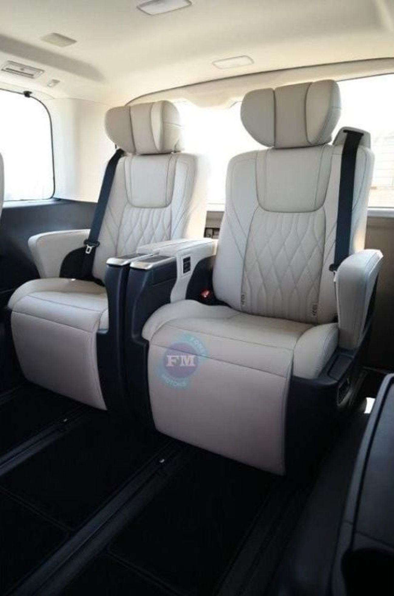 Toyota Granvia V PREMIUM 3.5L Petrol 6-Seater Automatic