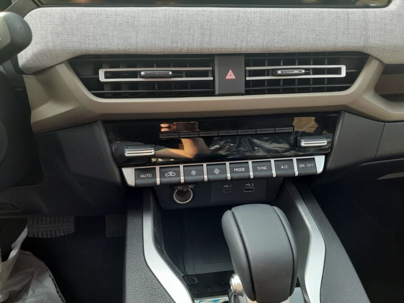 ميتسوبيشي إكس فورس Mitsubishi X-FORCE Black edition 1.5L suv fwd Petrol 2025