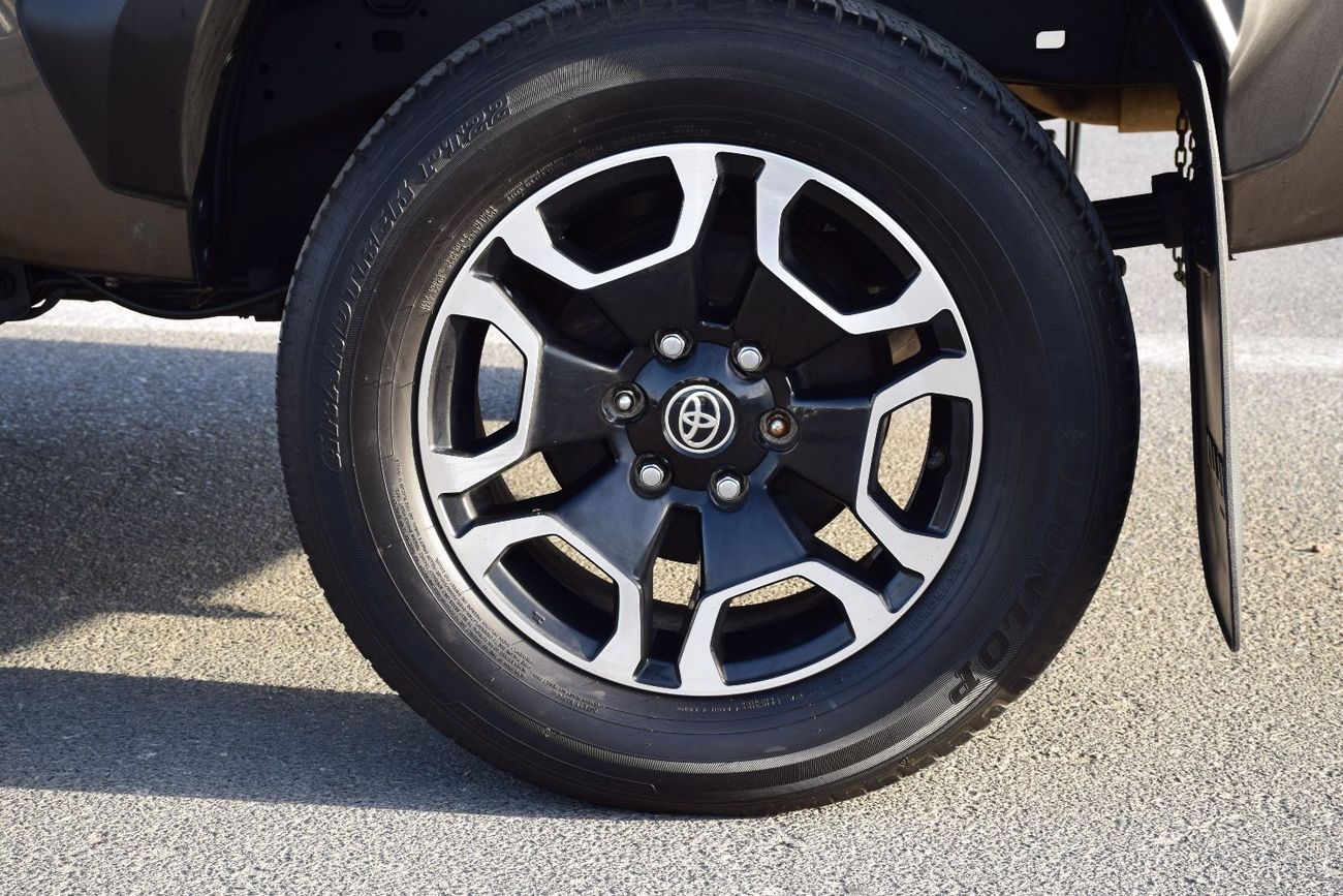 تويوتا هيلوكس 4X4 DIESEL 2.8L KING CAB (Export Only)