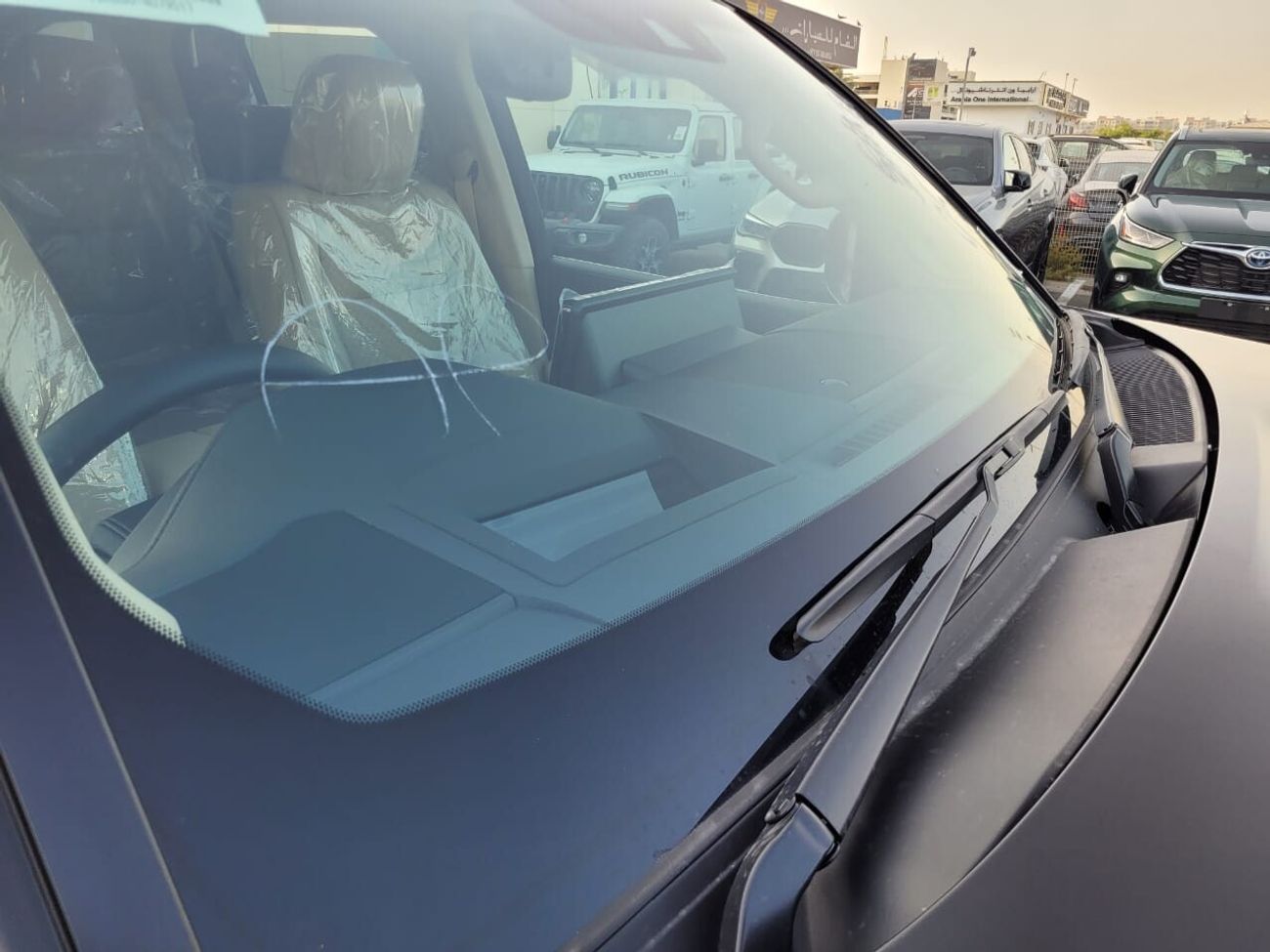 تويوتا لاند كروزر LC300 - RHD - 3.5 PET - ZX - 7 STR - Modellista Kit - MY 2023 - BLK_BEIG (FOR EXPORT ONLY)