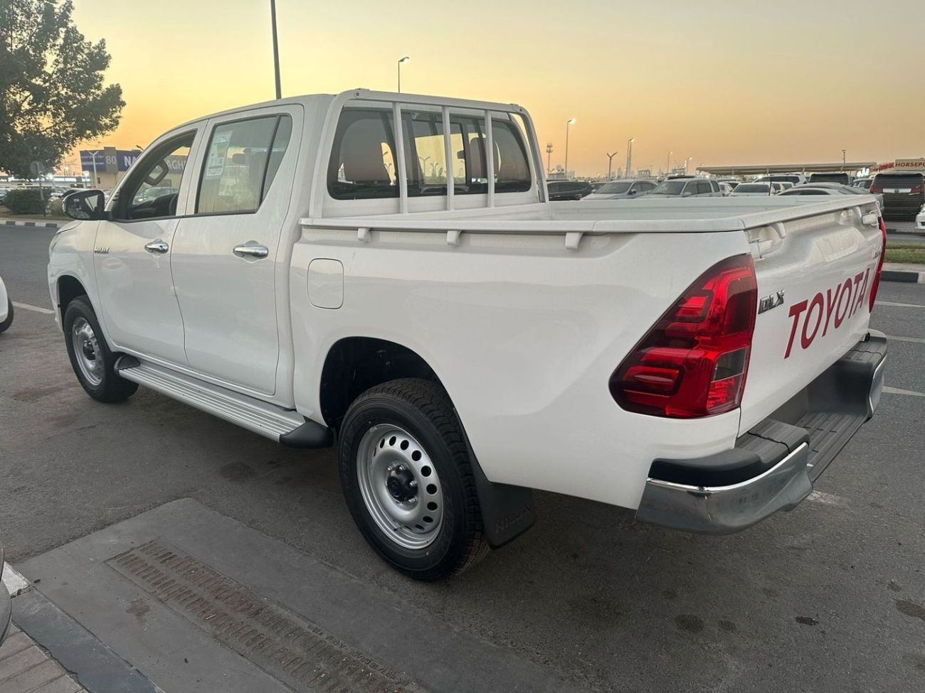 تويوتا هيلوكس GLX Short 2.7L HILUX 2.7L GLX D/C A/T 2025