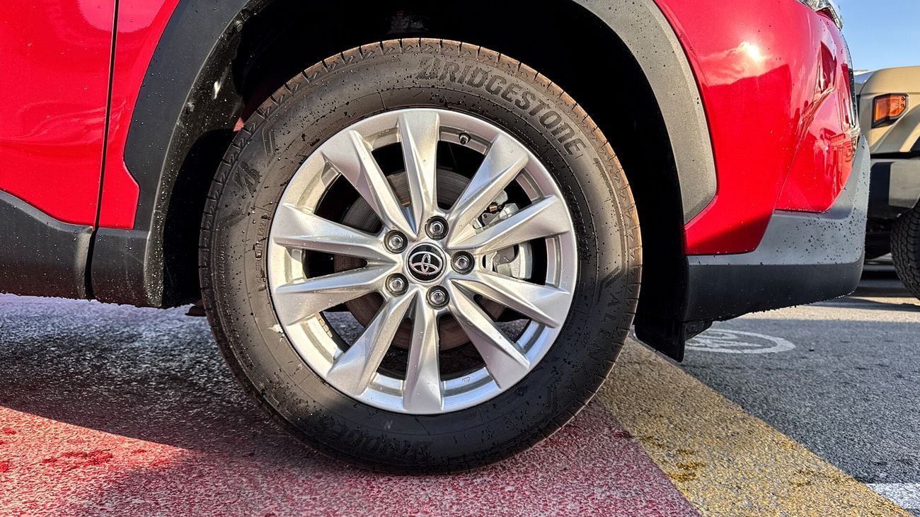 Toyota Corolla Cross 2024 PETROL 1.8L BRAND NEW GCC 0KM