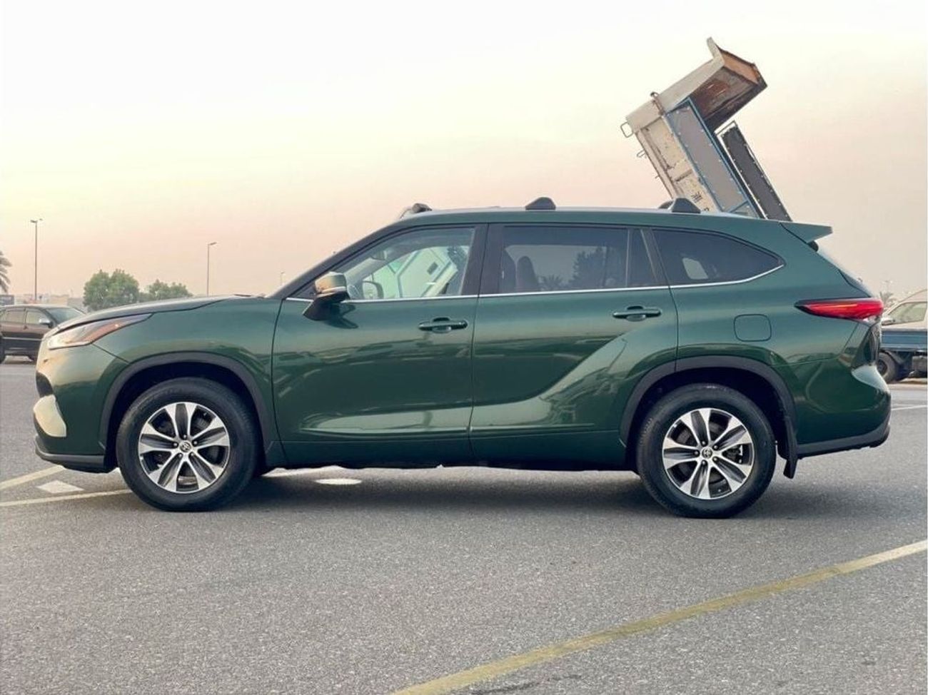 Toyota Highlander 2023 Toyota Highlander 2.4L V4 Turbo - XLE Full Option AWD 4x4 - Radar & Wireless charger - 55,300 M