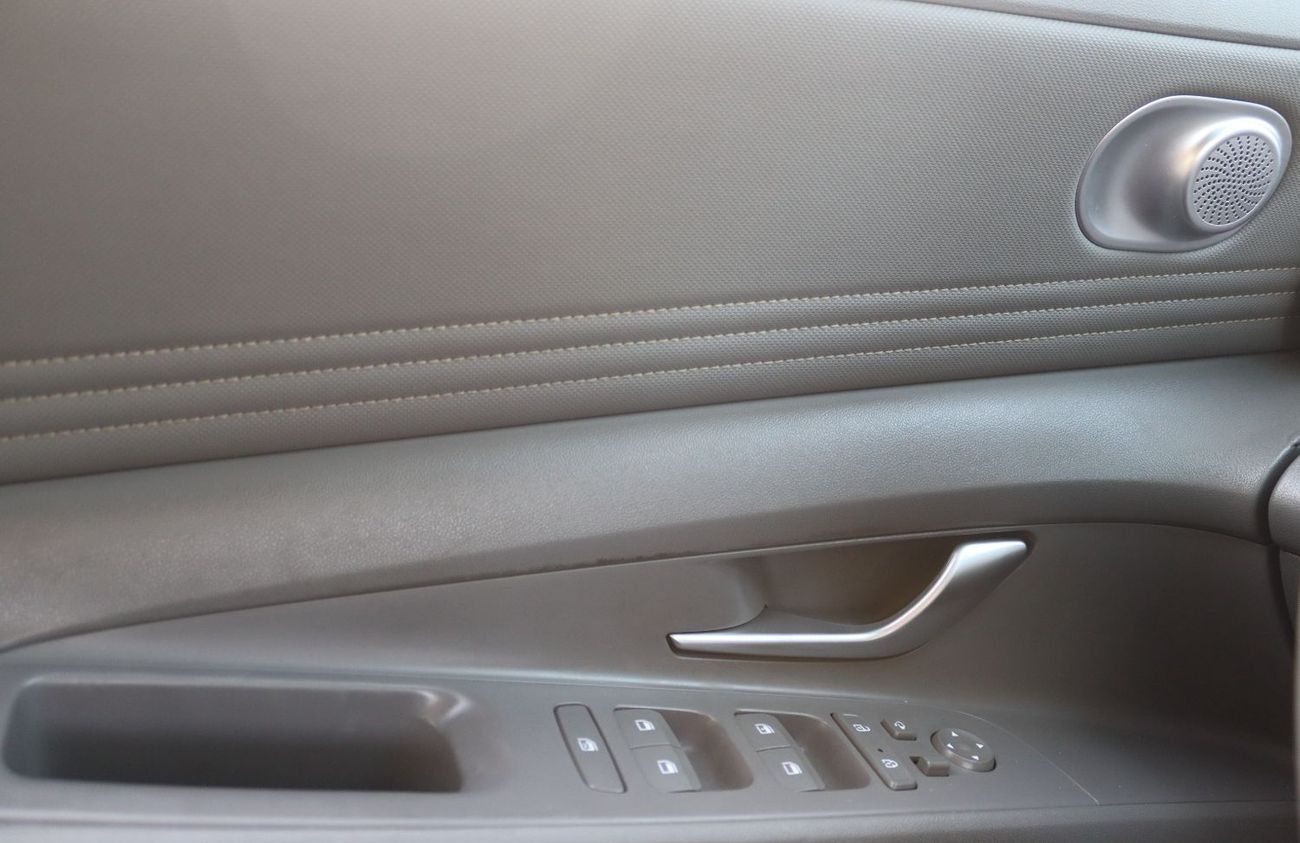 Hyundai Elantra Comfort 1.6L 2021 Hyundai Elantra CC model2022, accident-free, in excellent condition with 74,000 KM