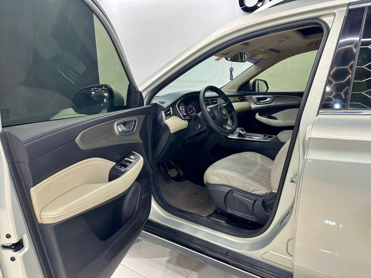 MG RX5 AED 1,018 / Monthly l  0% Down Payment l MG RX 5 l Under Warranty l FREE REG - END OF YEAR OFFER