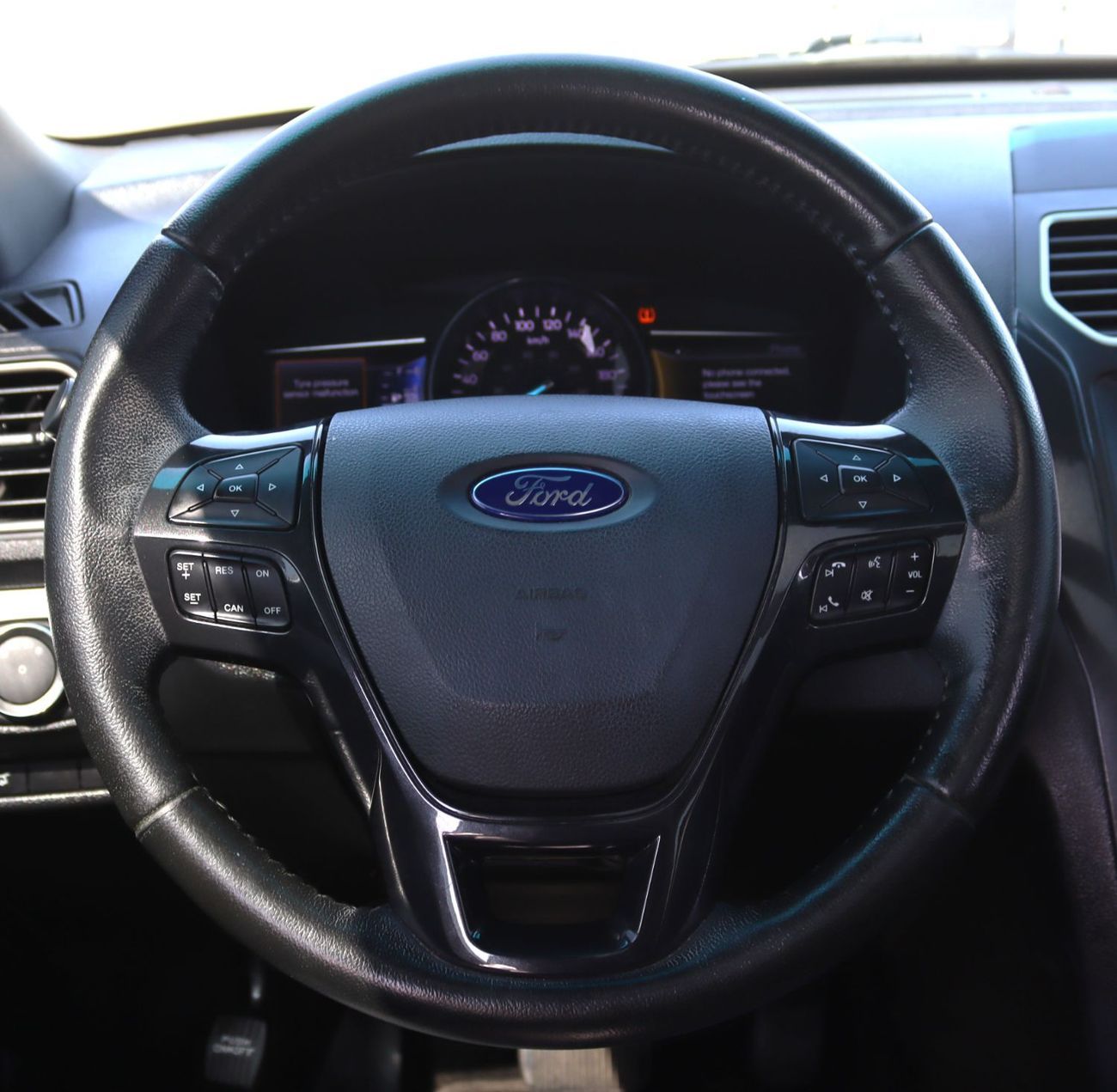 Ford Explorer XLT 3.5L Ford Explorer - 2017 - GCC - Full Option  - 6 V- XLT - 4WD - 3.3L -7 Seats - In excellent c