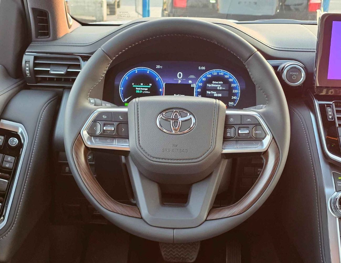 تويوتا لاند كروزر VX HYBRID / 3.5L V6 PETROL / RADAR / BIG DVD / JBL SPKRS / LETAHER WITH MEMORY SEATS (CODE # VXH25)