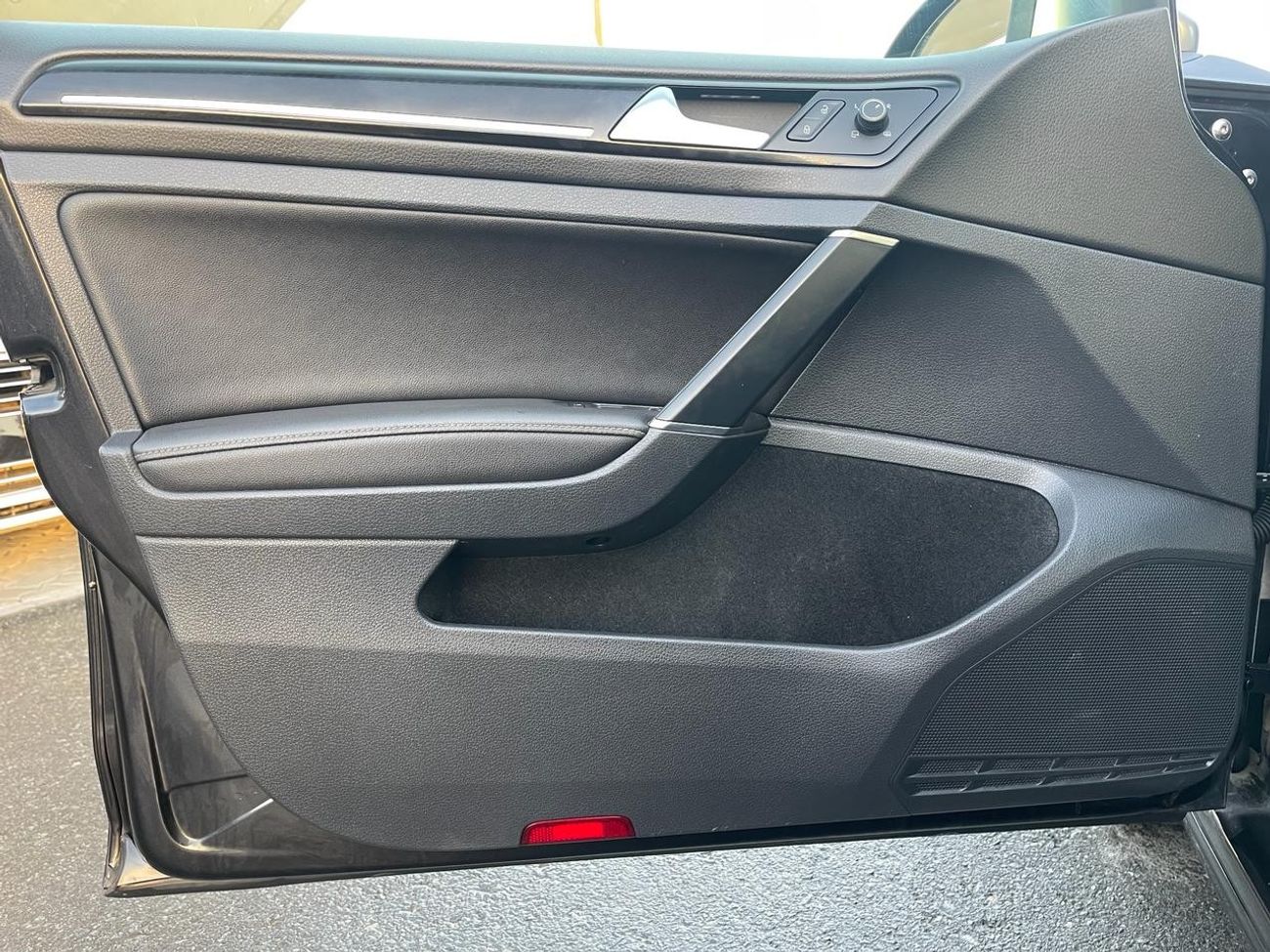 Volkswagen Golf Mercedes E300 AMG_GCC_2015_Excellent Condition _Full option