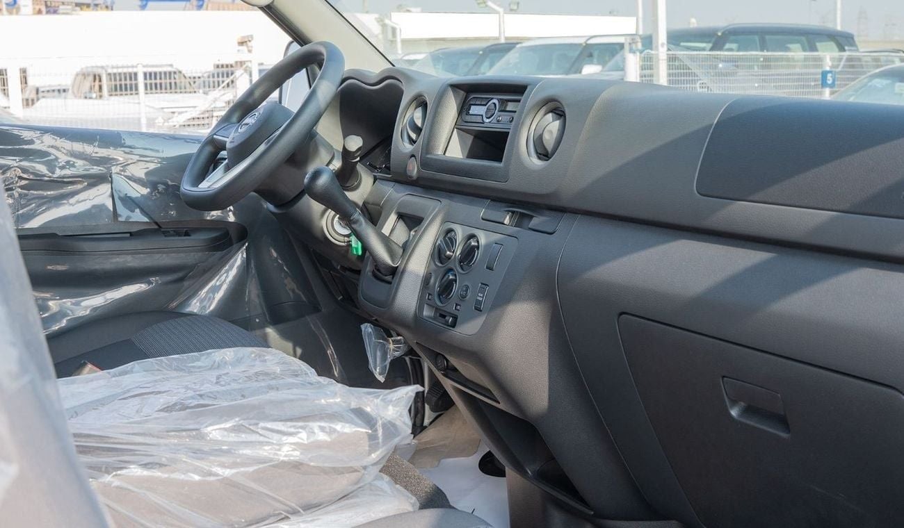 نيسان أورفان 2025 Nissan Urvan 2.5L MT Diesel 16 Seater Highroof Wide body EX