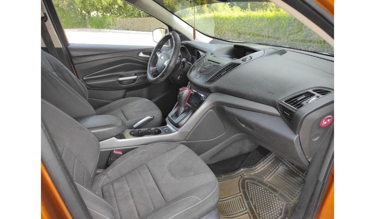Ford Escape Ford Escape 2015 Gcc full automatic
