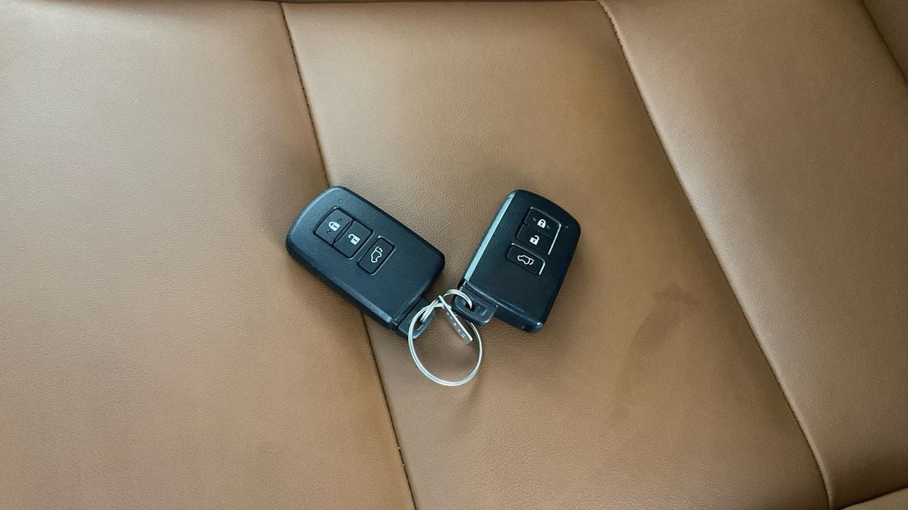 تويوتا راف ٤ 2.5 VXR 4WD NAV LHR AUTO | شامل الضمان | 0 ﺪﻔﻋﺓ ﺃﻮﻟﻯ