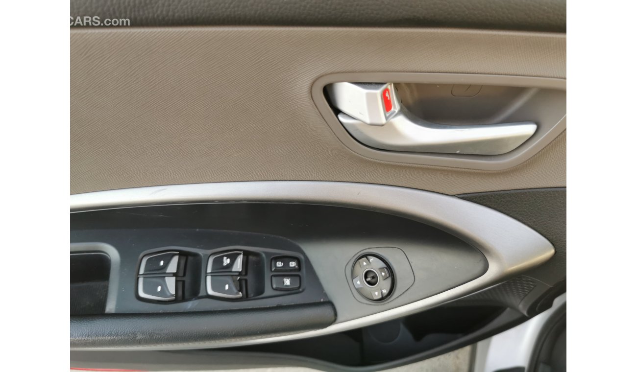 Hyundai Santa Fe 2.4L, 18" Alloy Rims, Chrome Door Handle, Chrome Grill, Halogen Headlamps, Rear Spoiler, LOT-1704