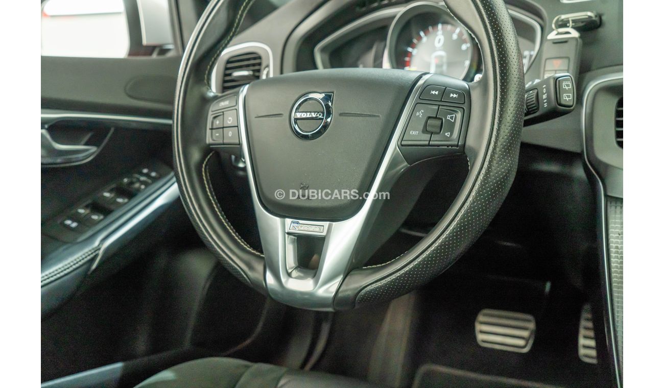 Volvo V40 2017 Volvo V40 T-5 R-Design / Full Volvo Service History & 5 Year Warranty