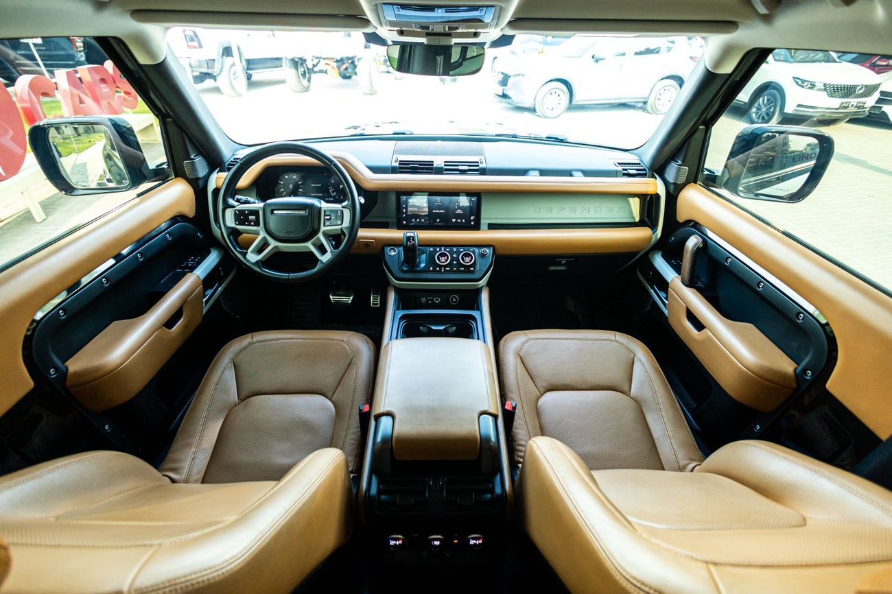 Land Rover Defender P300 90 SE 2.0L (6 Seater)