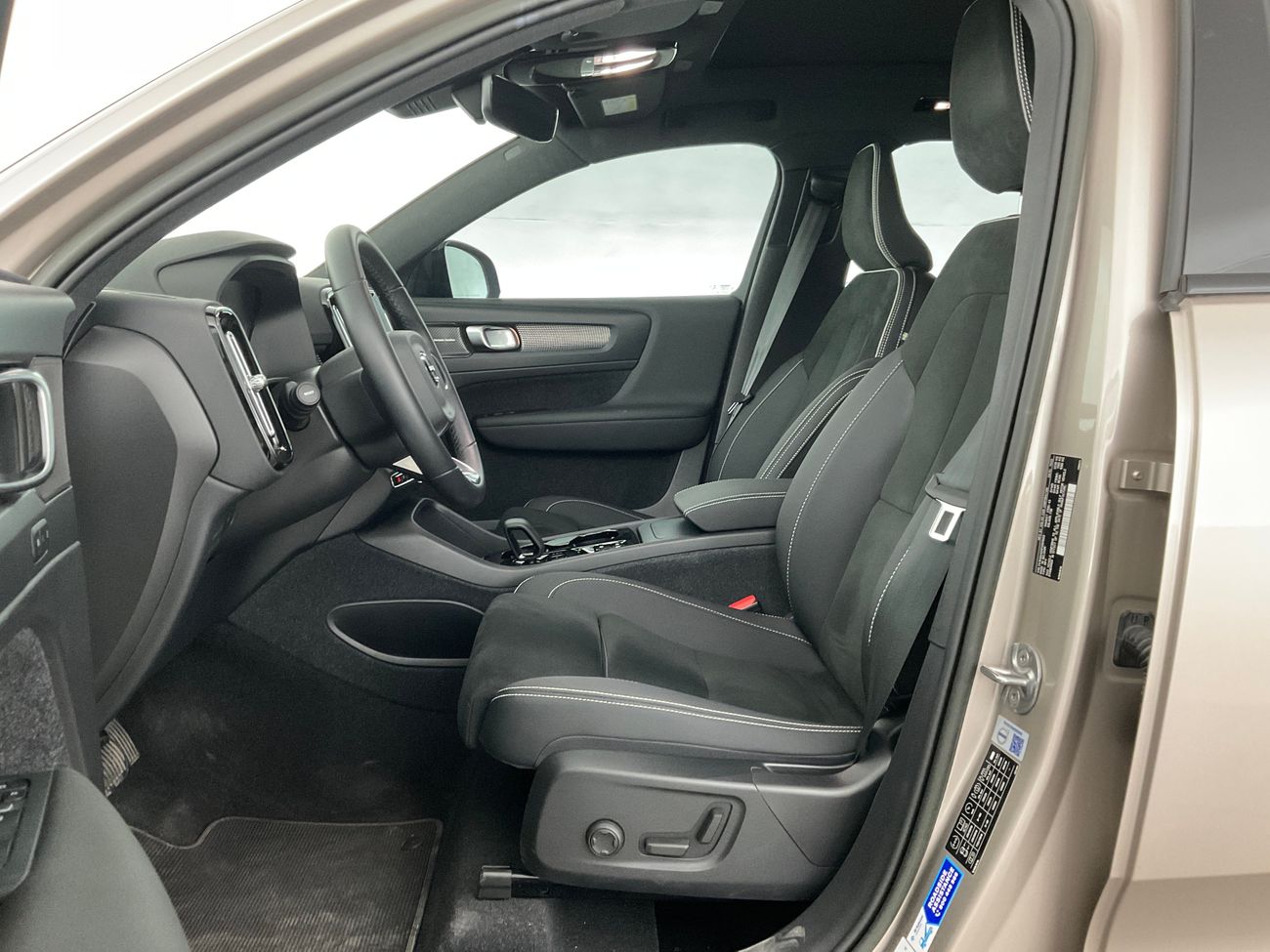 Volvo XC40 B4 Ultimate | National Day Celebration | Guaranteed Warranty | 0 Down Payment