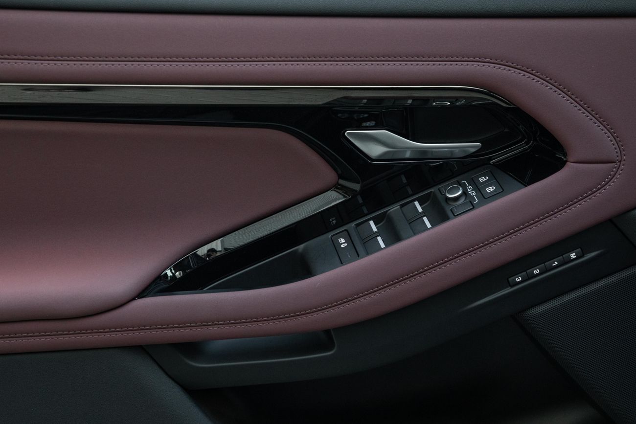 لاند روفر رانج روفر إيفوك Evoque SE P250 R-Dynamic | 3,721 P.M | 0% Downpayment | Immaculate Condition!