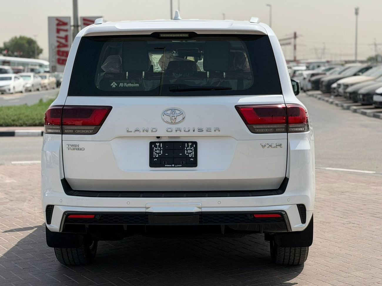Toyota Land Cruiser TOYOTA LANDCRUISER LC300 VXR INSIDE BURGUNDY 2026 AL FUTTAIM SPECS