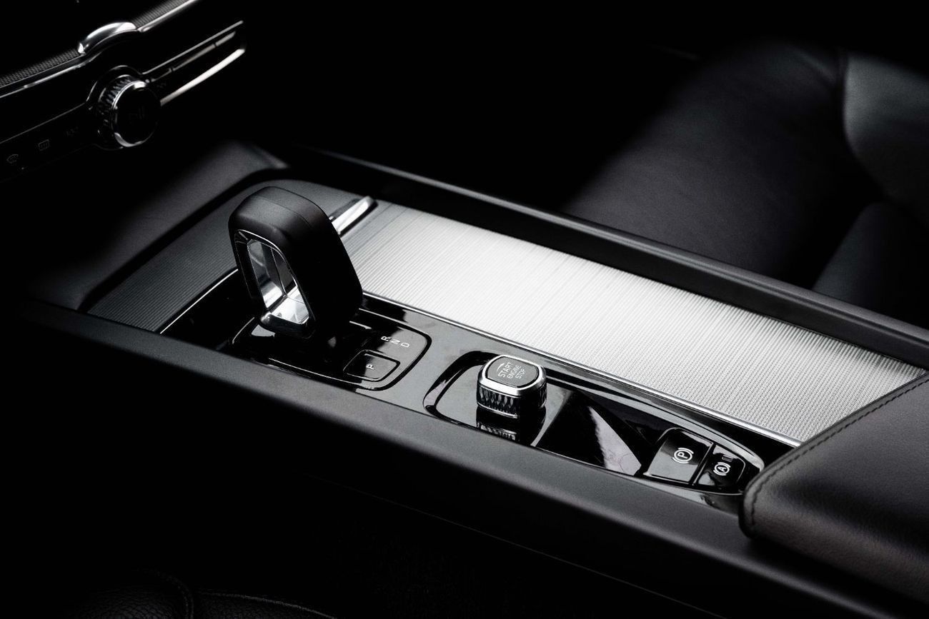 Volvo XC60 B5 | 2,272 P.M  | 0% Downpayment | Agency Warranty!