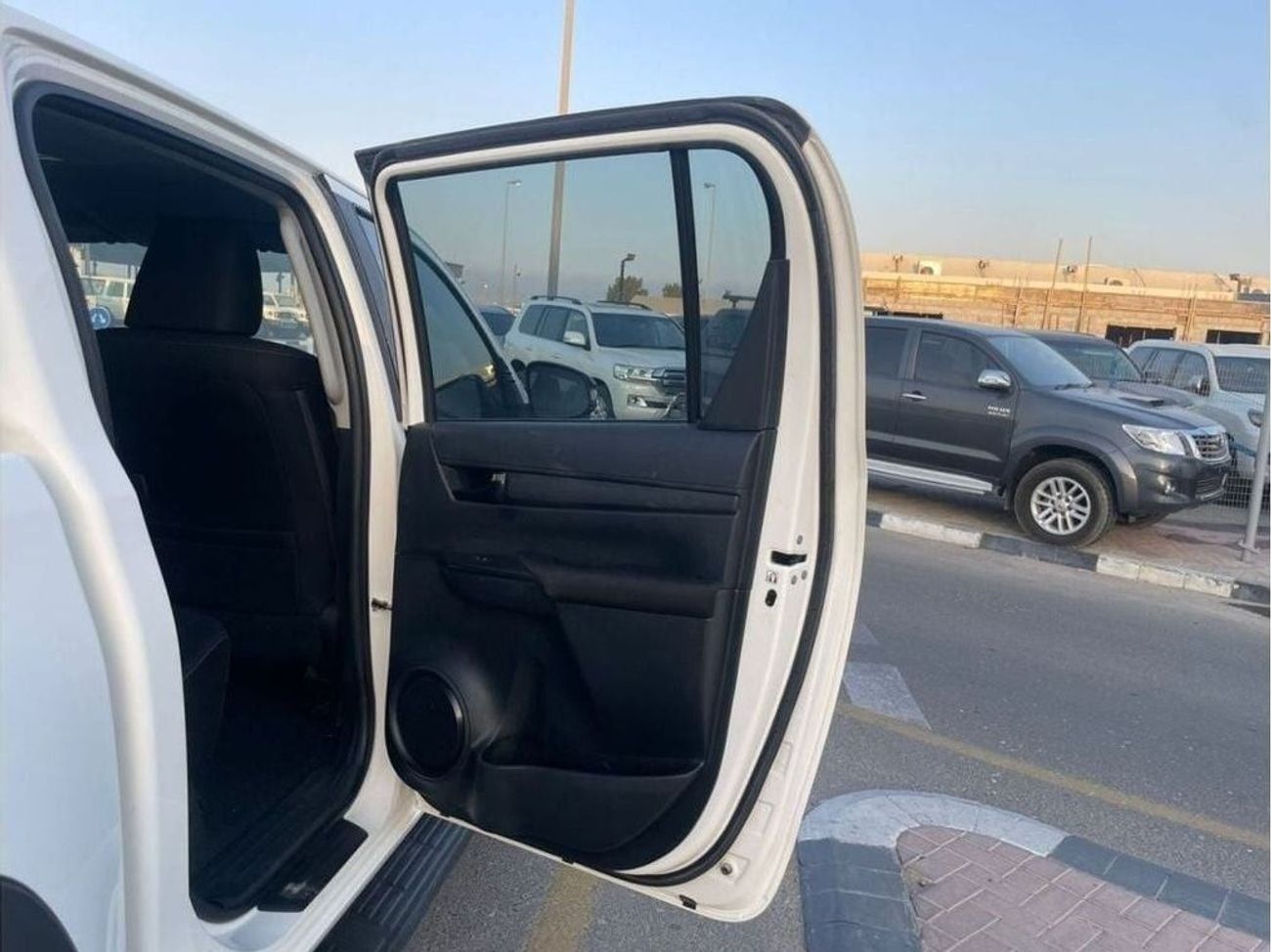 تويوتا هيلوكس diesel 2.8 liter automatic right hand drive