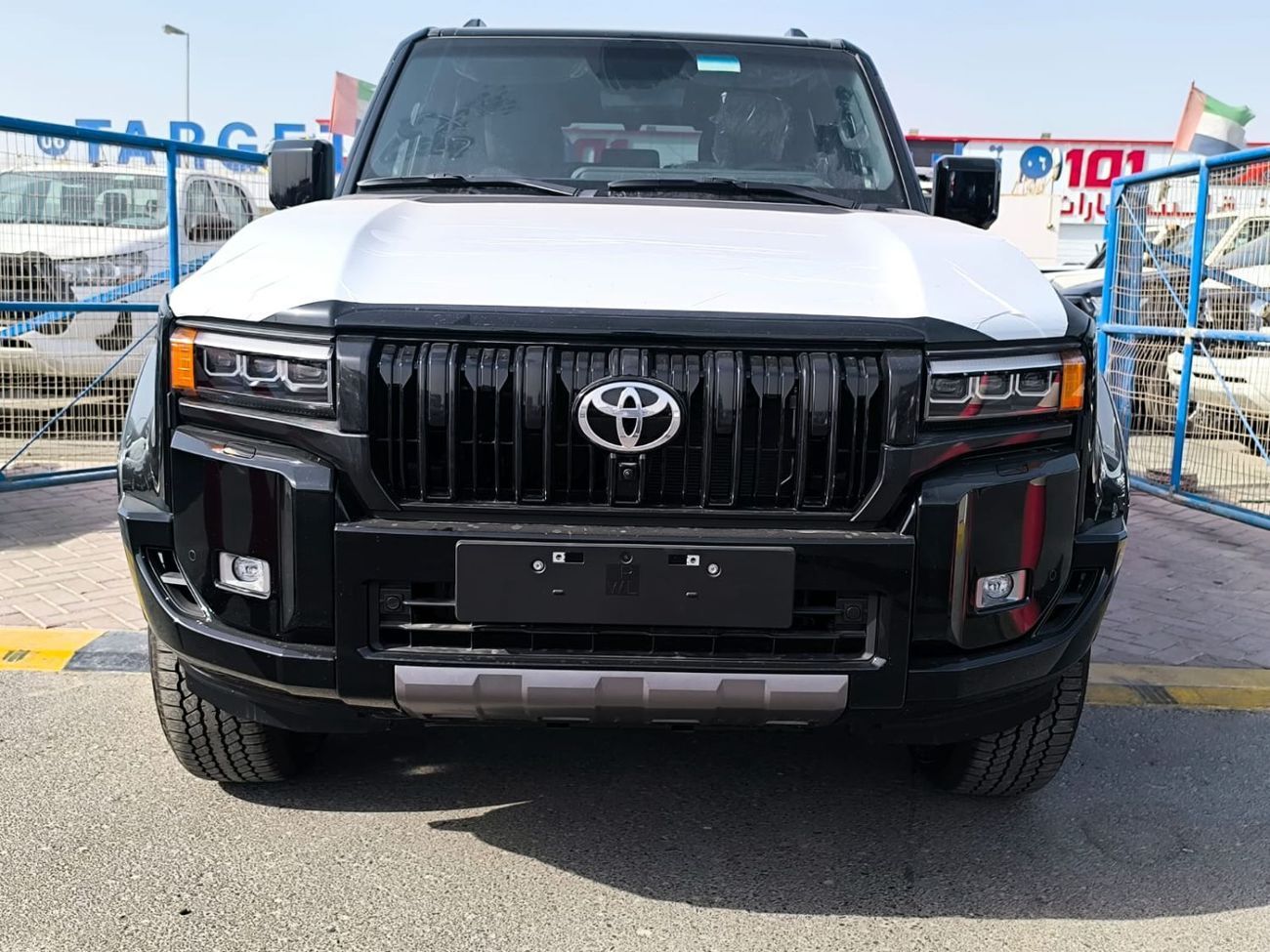 تويوتا برادو TOYOTA PRADO LUXURY 2.4L PETROL