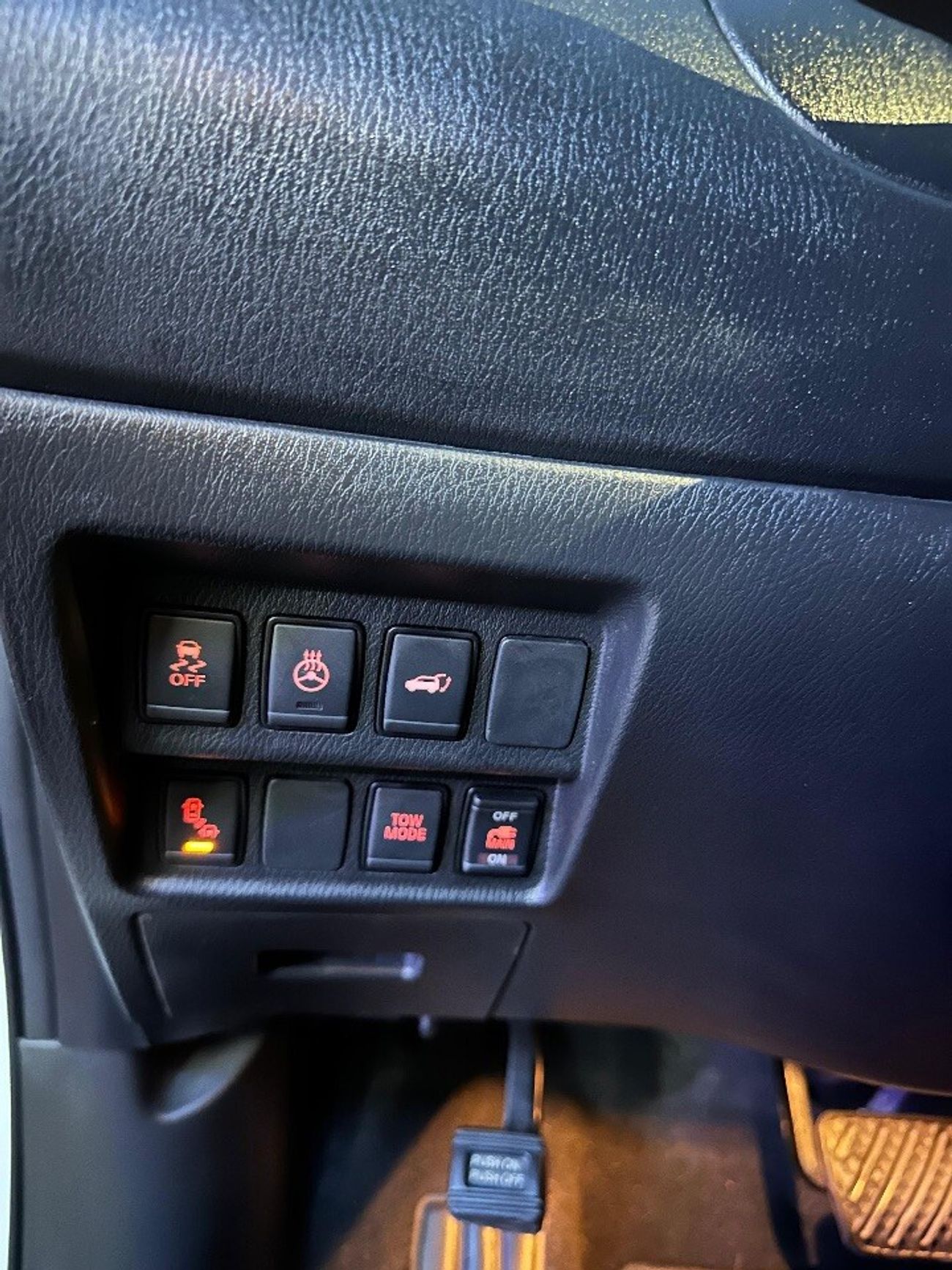 Nissan Pathfinder the car is in perfect condition, from the twentieth year, 4wd with an engine capacity of 3.5 360 cam