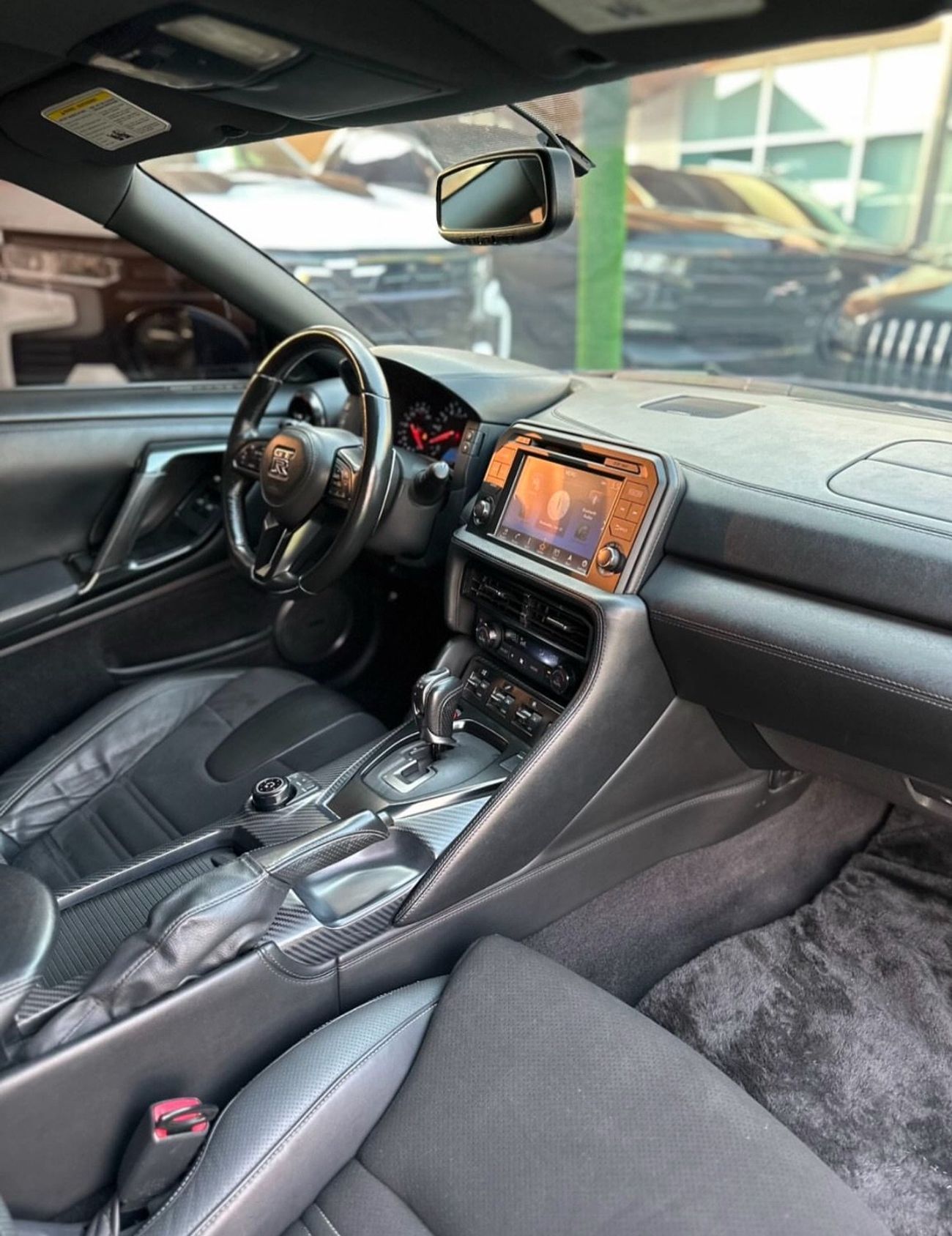 Nissan GTR Std 3.8L (565 HP) NISSAN GTR 2017 perfect condition Full option Full carbon fiber