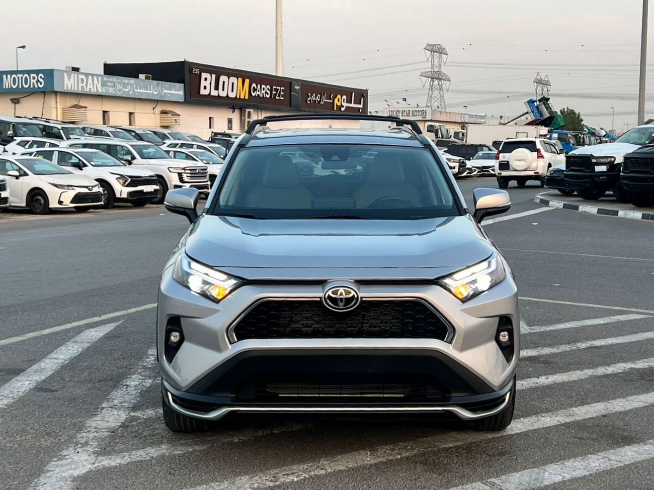 Toyota RAV4 2021 Toyota Rav4 XLE  - 2.5L V4 With Radar - Rear Camera - Leather Seats -