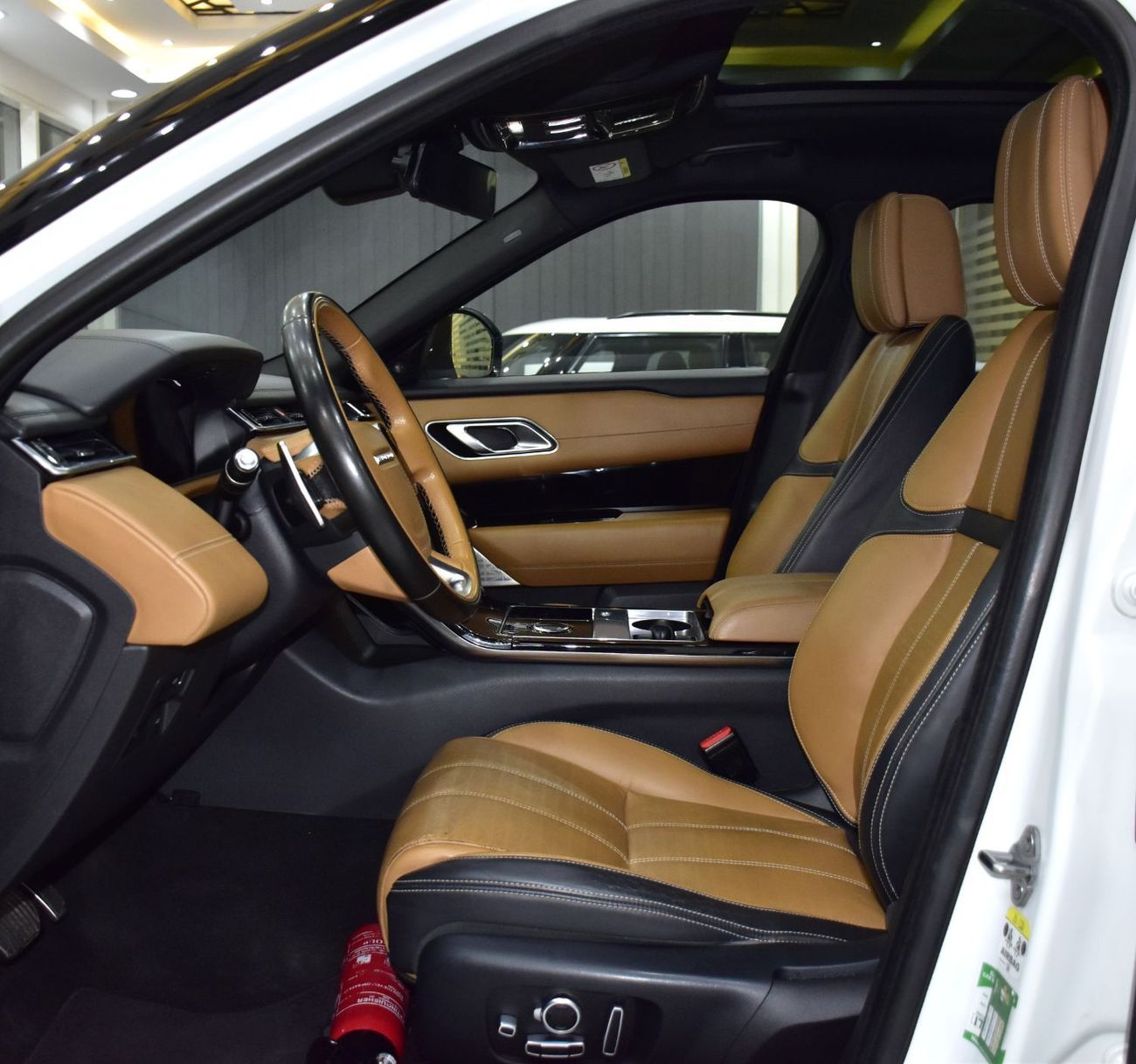 لاند روفر رينج روفر فيلار EXCELLENT DEAL for our Land Rover Range Rover Velar P300 HSE R-Dynamic ( 2018 Model ) in White Color