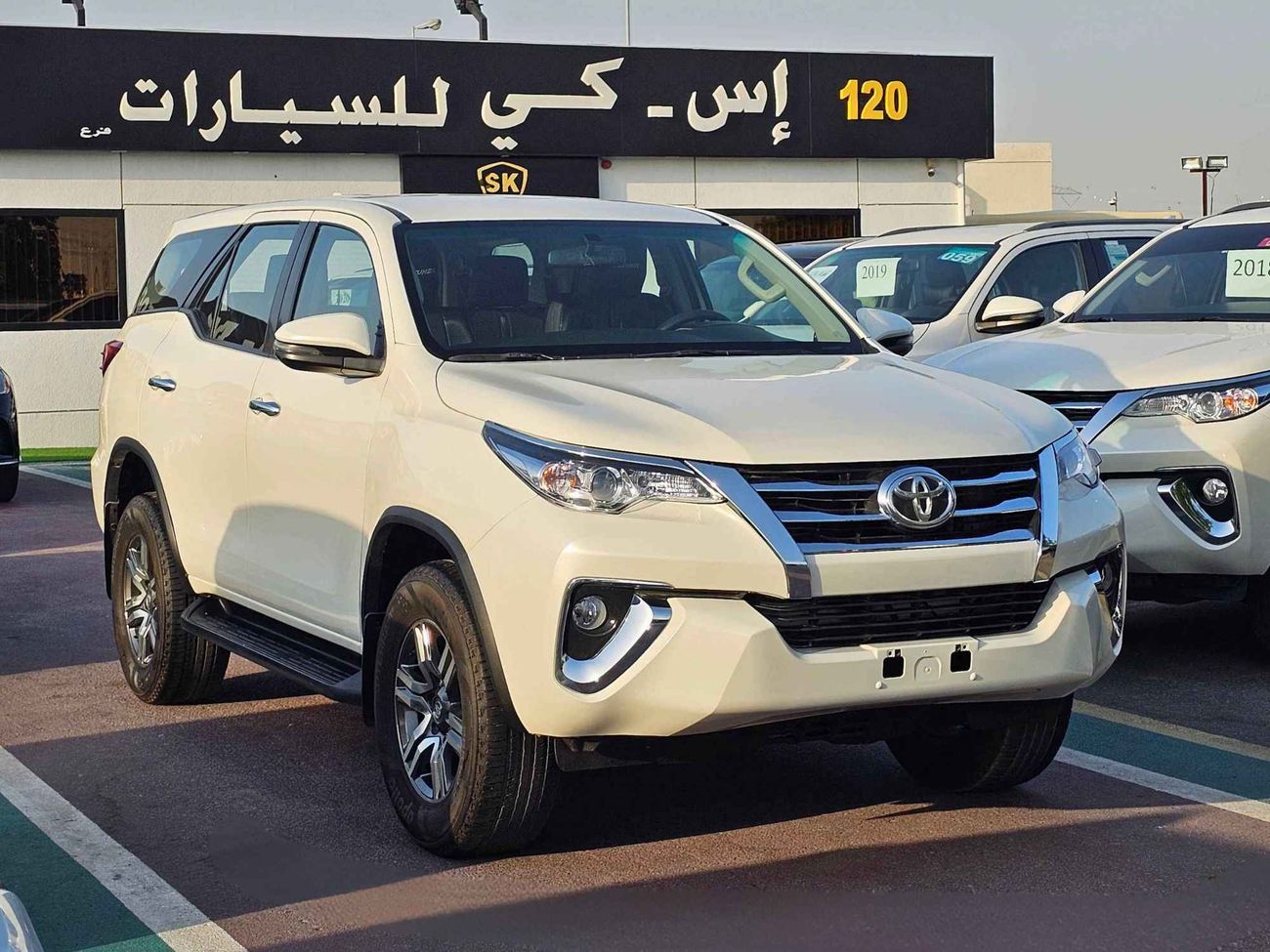 تويوتا فورتونر EXR V4/ 4WD/ DVD REAR CAMERA/ LEATHER SEATS/ EXPORT ONLY / LOT# 96570