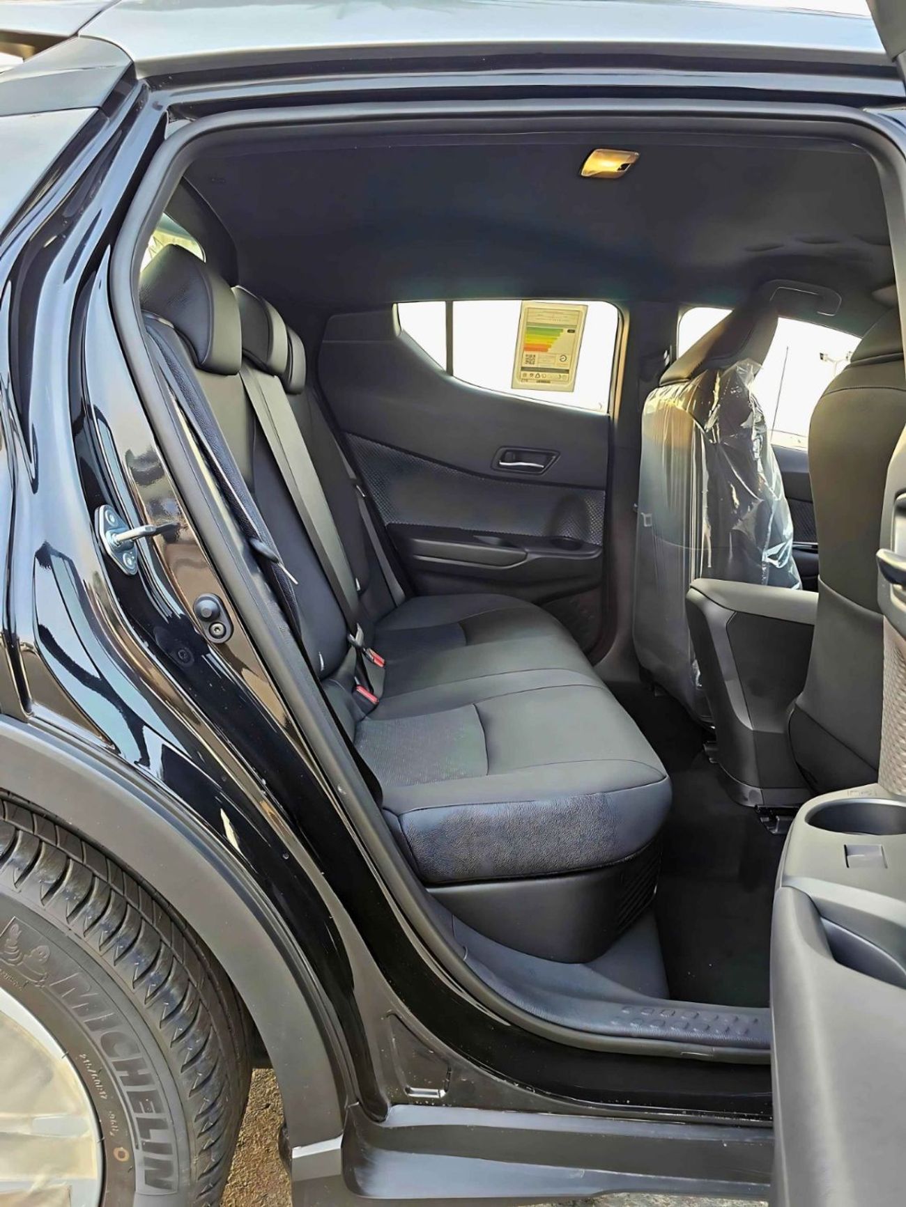 تويوتا CHR LUXURY DUAL TONE / 1.8L HYBRID / PUSH START / LEATHER SEATS / FULL OPTION / CODE#68013