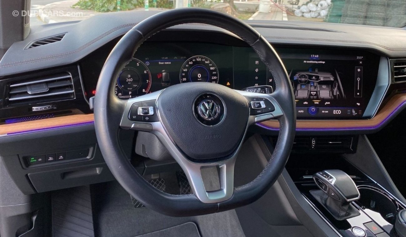 Volkswagen Touareg Highline 2019 GCC Warranty Agency Service