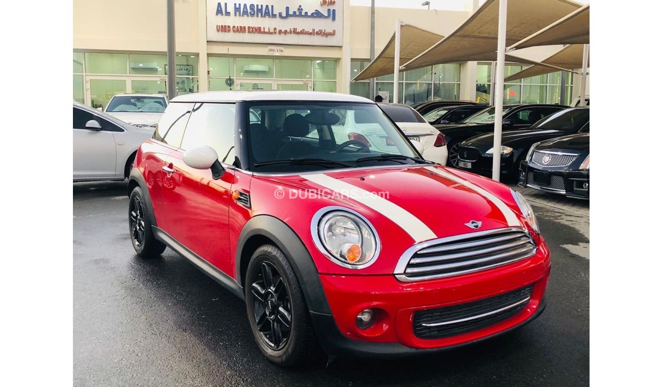Mini Cooper Mini copper model 2013 GCC car prefect condition full option low mileage no need any maintenance
