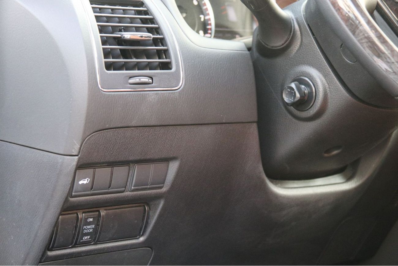 نيسان باترول Nissan Patrol LE 5.6L Petrol V8, Model 2024 Color White