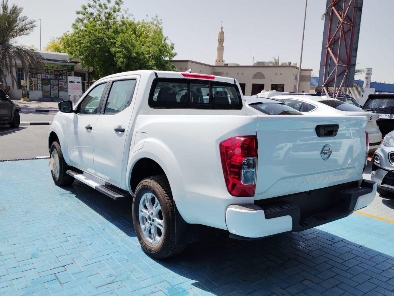 نيسان نافارا Std 2.5L RWD M/T