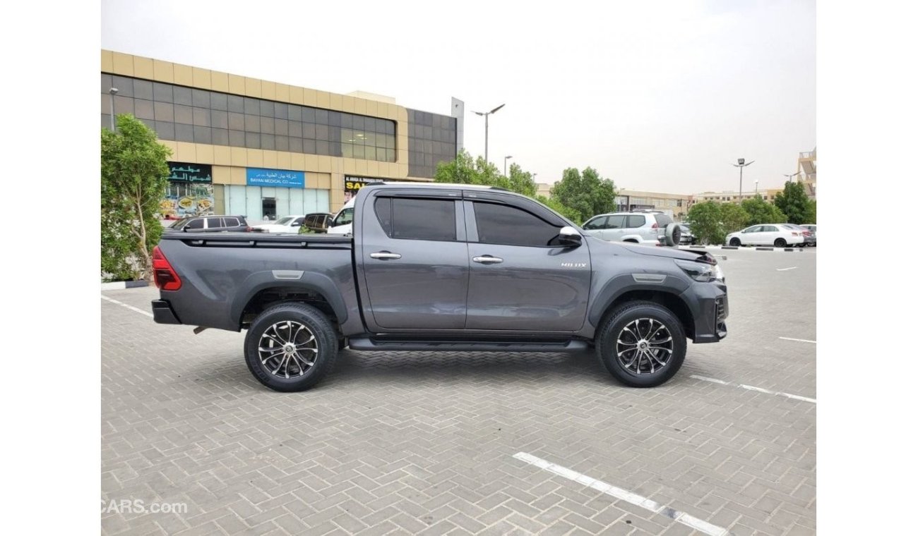 تويوتا هيلوكس Toyota hilux petrol engine model 2016 v4 car very clean and good condition