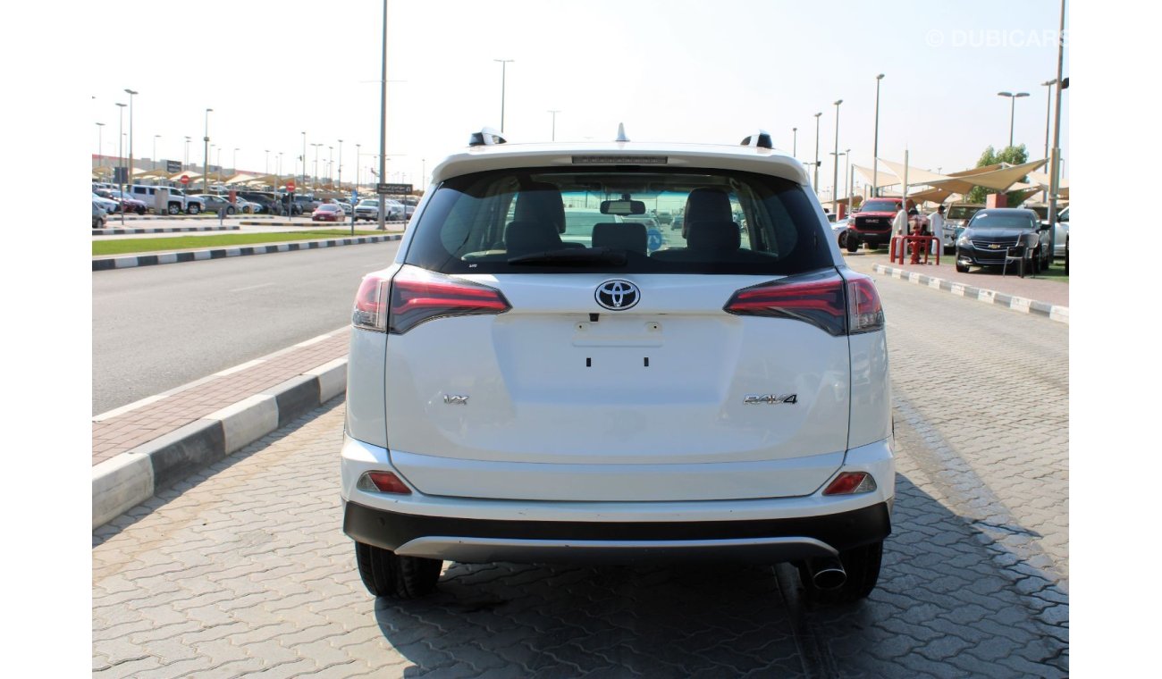 Toyota RAV4 ACCIDENTS FREE - GCC - VX - CAR IS IN PERFECT CONDITION INSIDE OUT