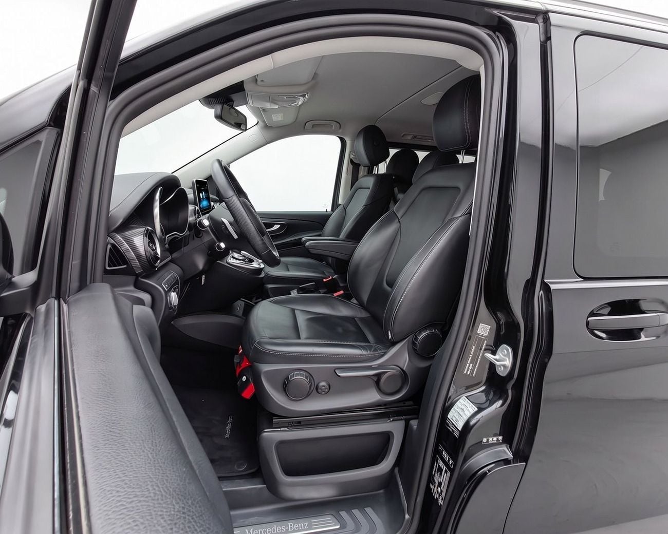 مرسيدس بنز V 250 AVANTGARDE LWB l GCC Specs l 2 Keys l AED 2,056 / Monthly