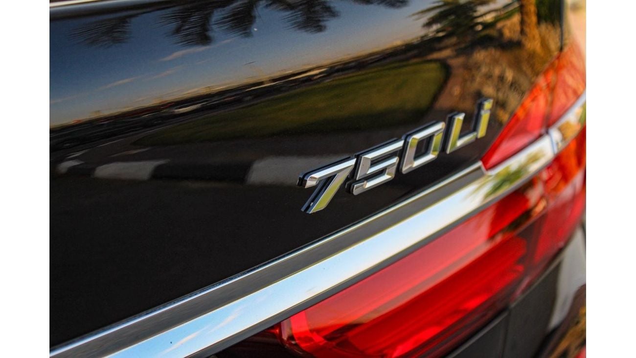 بي أم دبليو 750Li 2018 USED BMW 750Li X-Drive / LAW MILEAGE (63,000 KM)