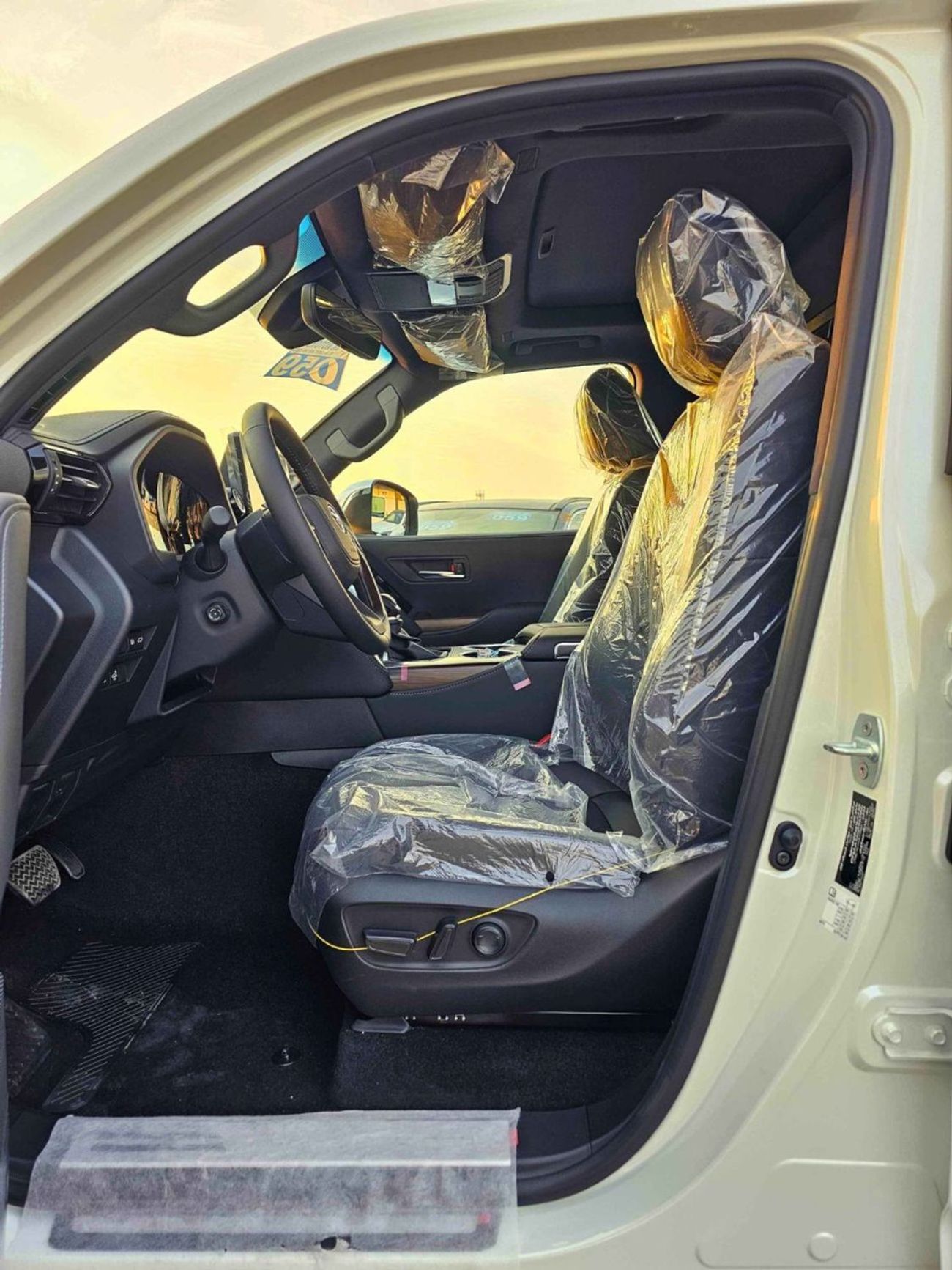 تويوتا لاند كروزر VX HYBRID / 3.5L V6 PETROL / RADAR / BIG DVD / JBL SPKRS / LETAHER WITH MEMORY SEATS (CODE # VXH25)