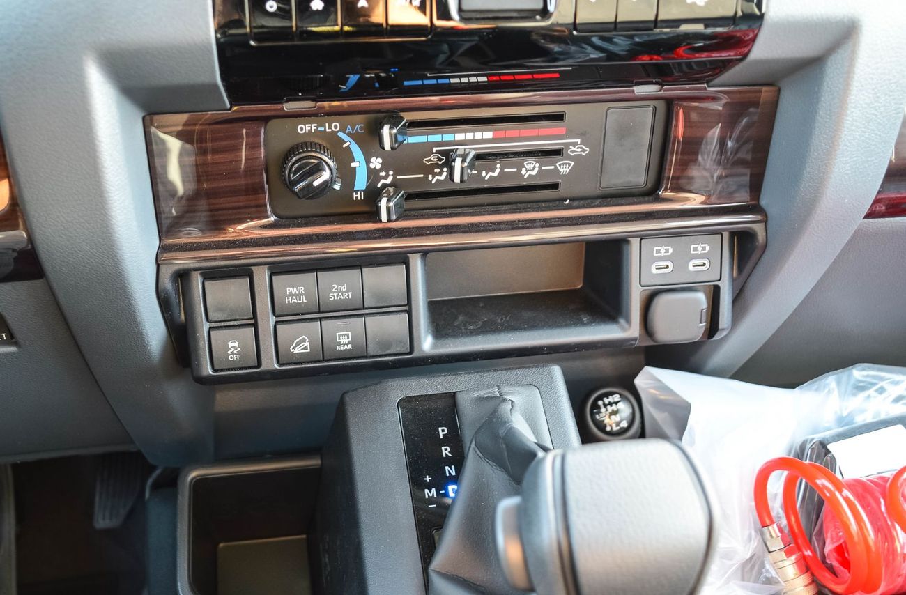 Toyota Land Cruiser 70 TOYOTA LAND CRUISER 76 2.8L 4WD SUV 2025