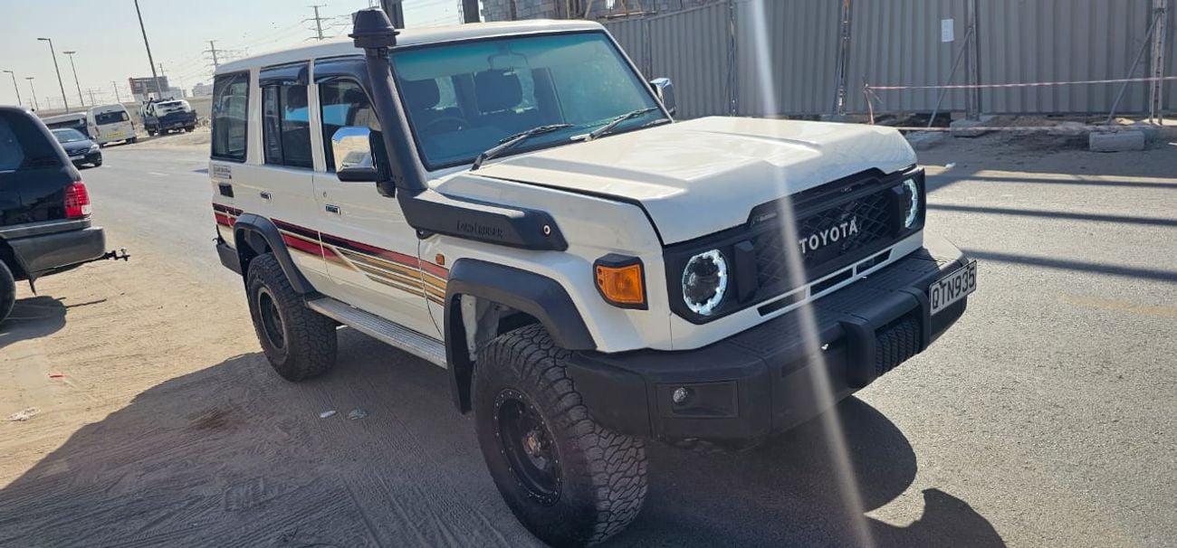 تويوتا لاند كروزر 70 LX-Hardtop-RHD-4.5L-Diesel-1VD-V8 Cylinder-Manual-7 Seats-5 Doors