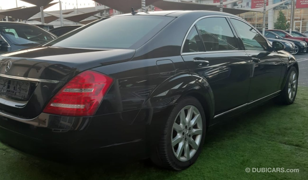 مرسيدس بنز S 350 خليجى - بانوراما - شاشة - كاميراخلفية - أبواب شفط - مرايا كهربائية - رنجات - حساسات - أنوار ضباب