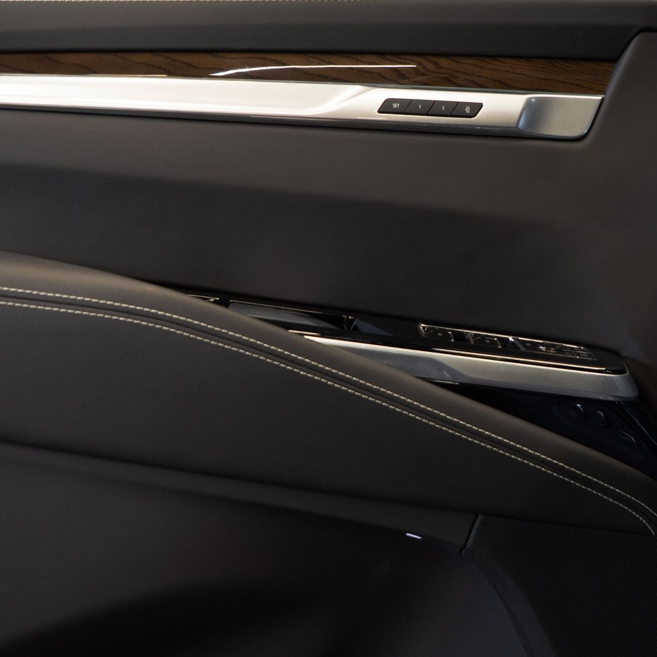 Cadillac Escalade Premium Luxury Platinum 6.2L AWD AED 10,349 P.M • 0% Downpayment • Escalade Premium Luxury Platinum