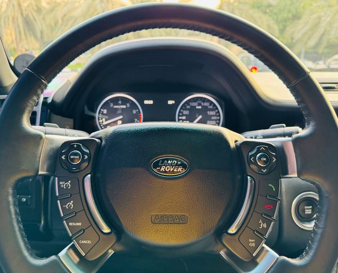 Land Rover Range Rover GCC .. HSE .. V8 .. Perfect Condition .. Top Range .. 2 keys