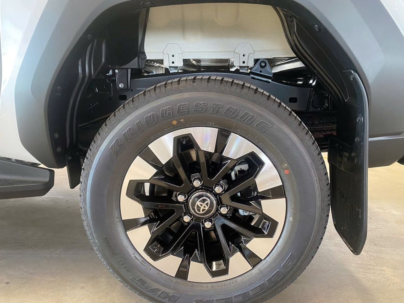 Toyota Hilux NEW SHAPE DIESEL A/T FULL OPTION DOUBLE CABIN PICKUP