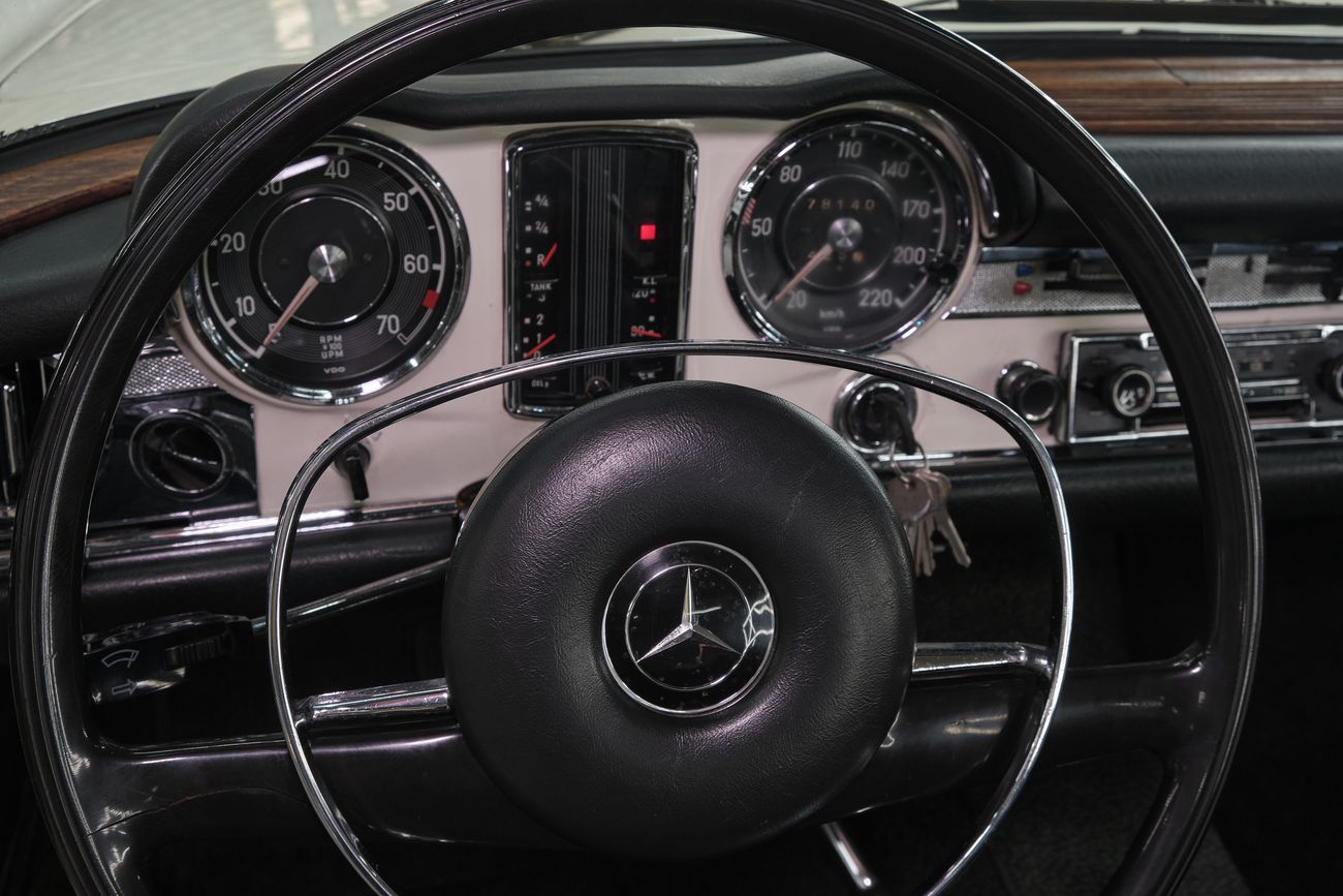 Mercedes-Benz 280 SL