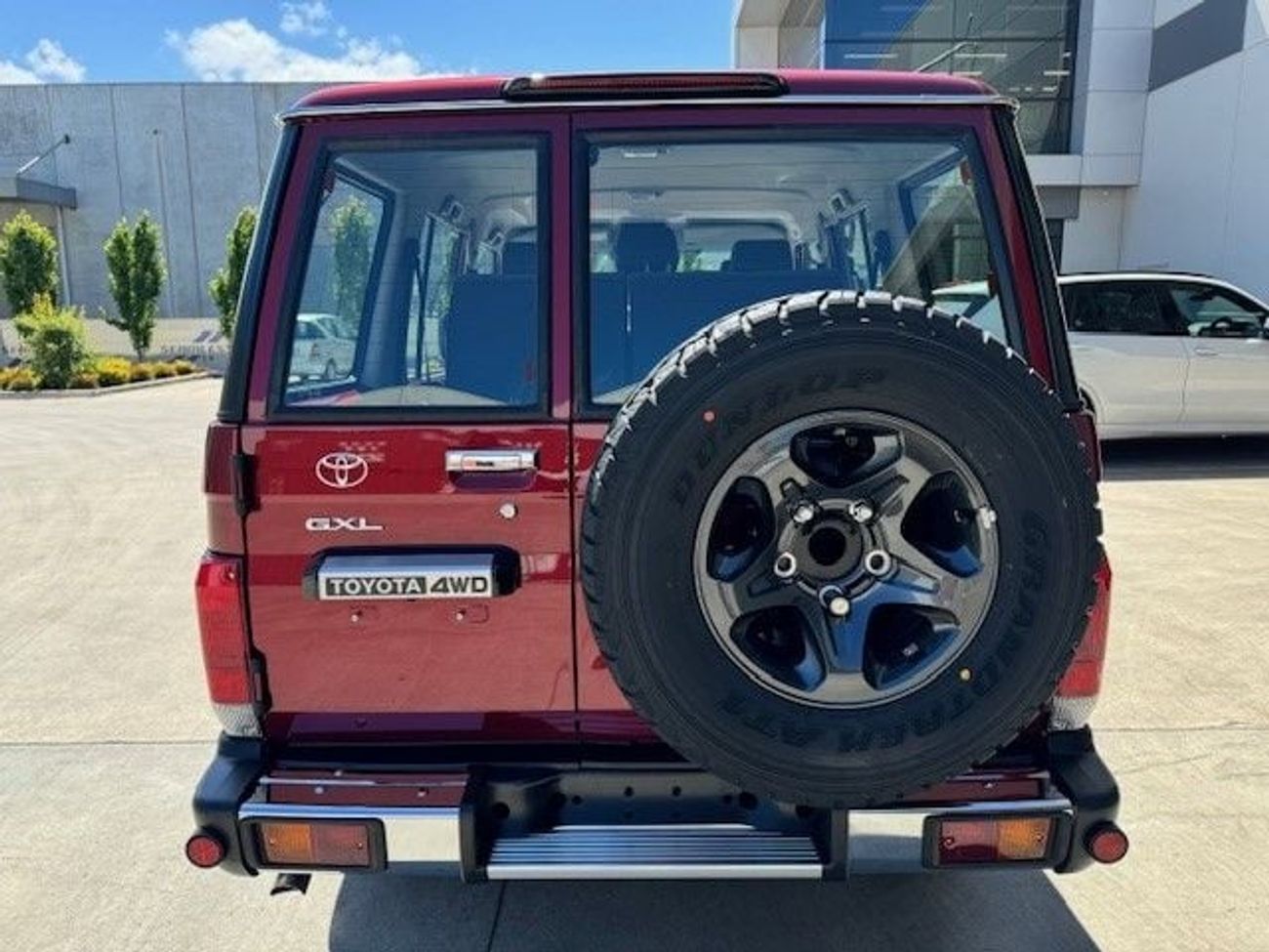 تويوتا لاند كروزر 70 AUTO DIESEL 2.8