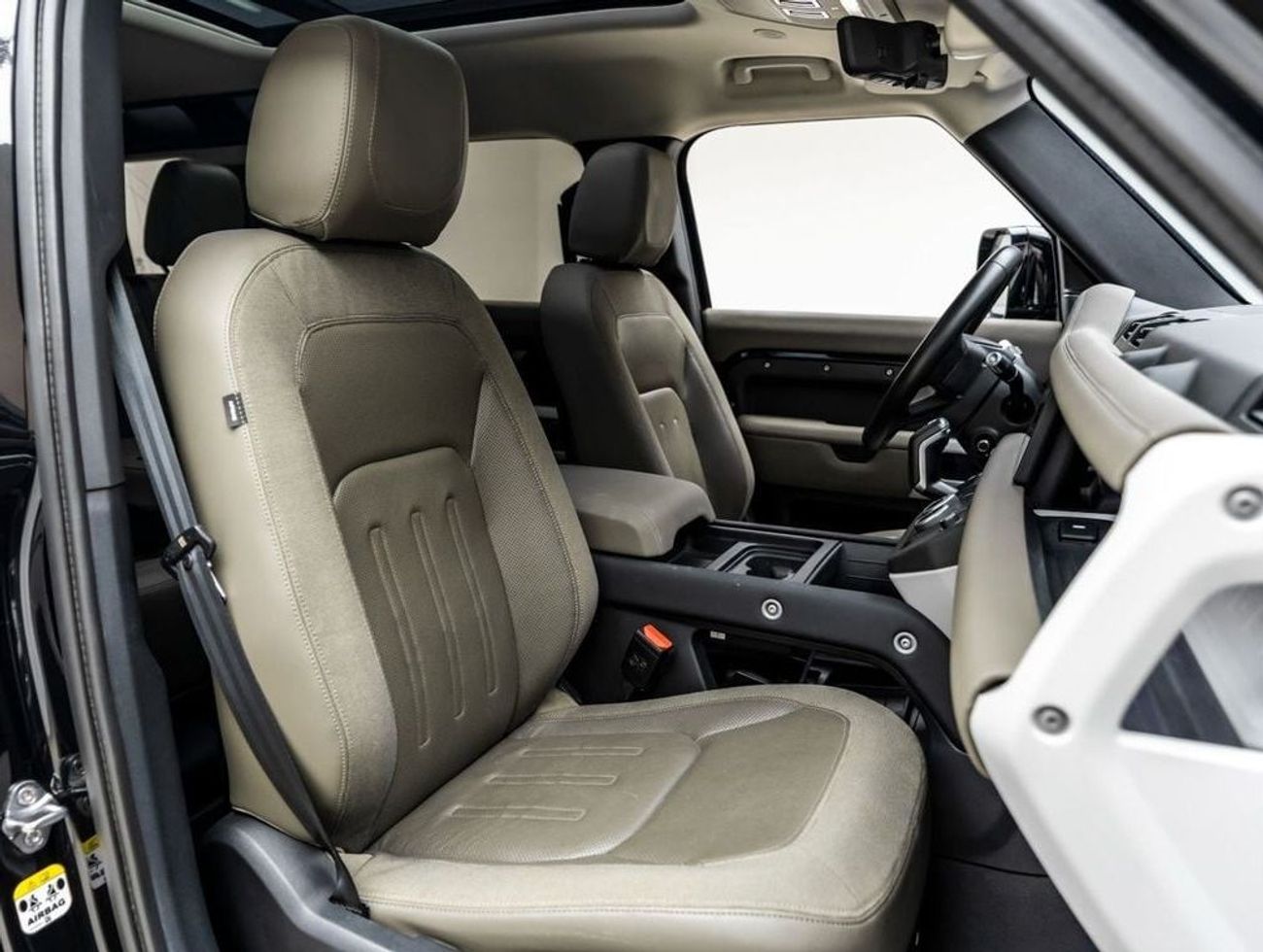 Land Rover Defender P400 110 SE 2020 Urban Defender 110 SE, 2025 land Rover Warranty, Full Service History, Low KMs, GCC