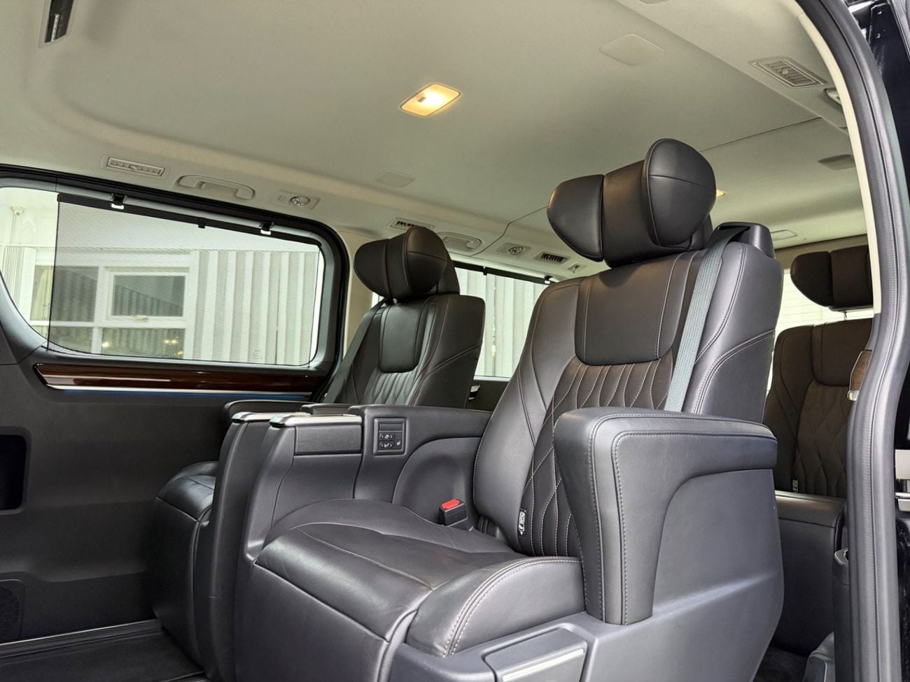 Toyota Granvia PREMIUM