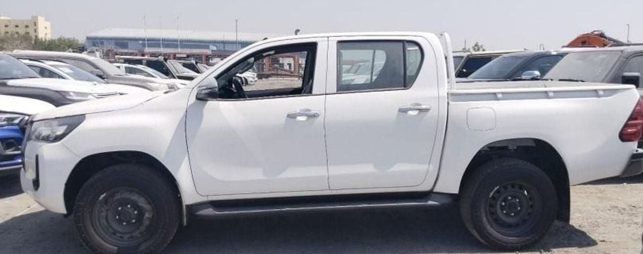 Toyota Hilux DLX 2.4L DEISEL M/T DOUBLE CABIN PICKUP ▾